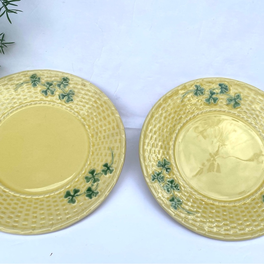 ☘️Bordallo Pinheiro ☘️☘️TWO Yellow Basketweave Shamrock Clover PLATES ☘️☘️